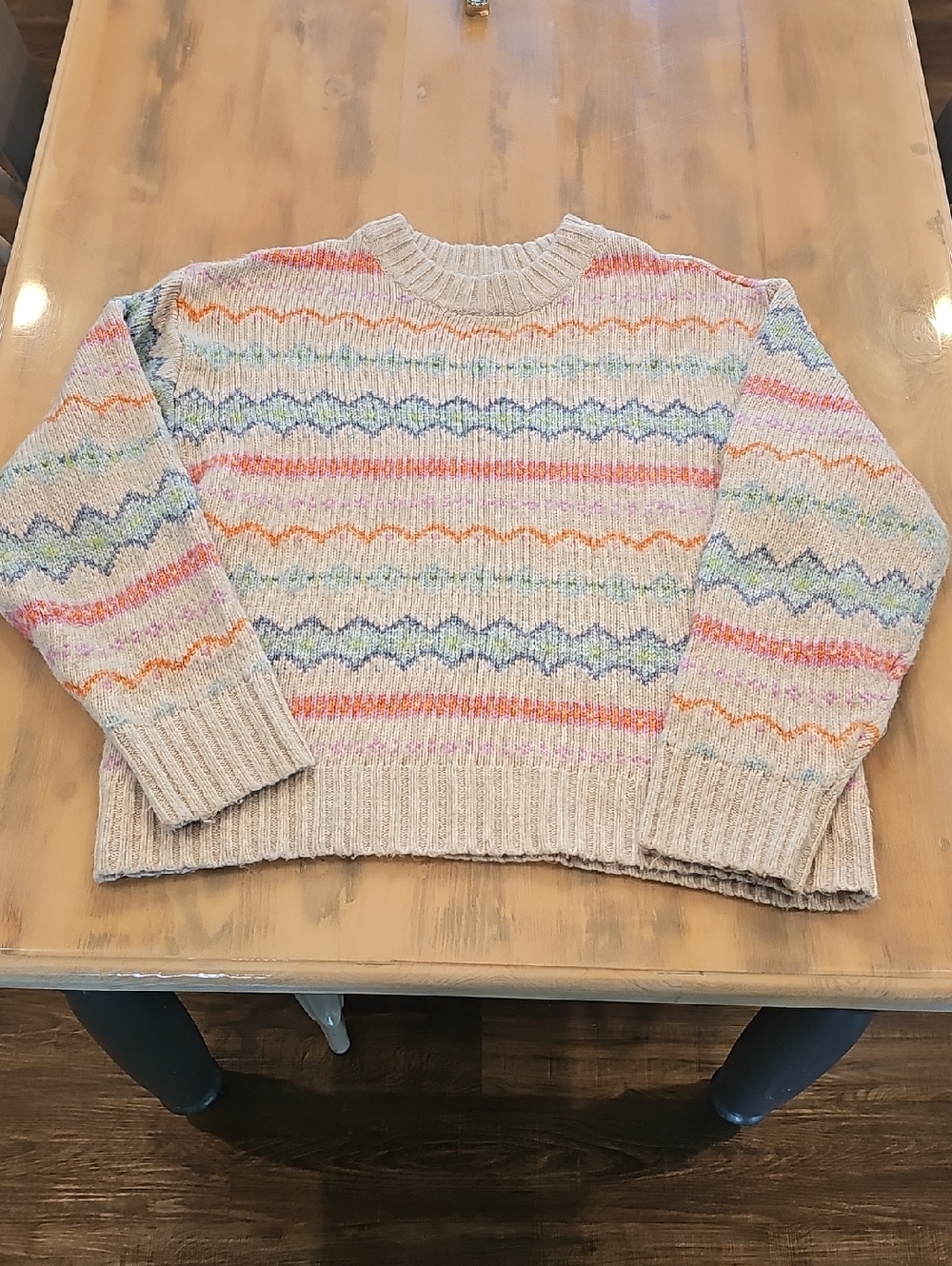 American Eagle Outfitters Cream Pullover with Pastel Stripe Chevron M